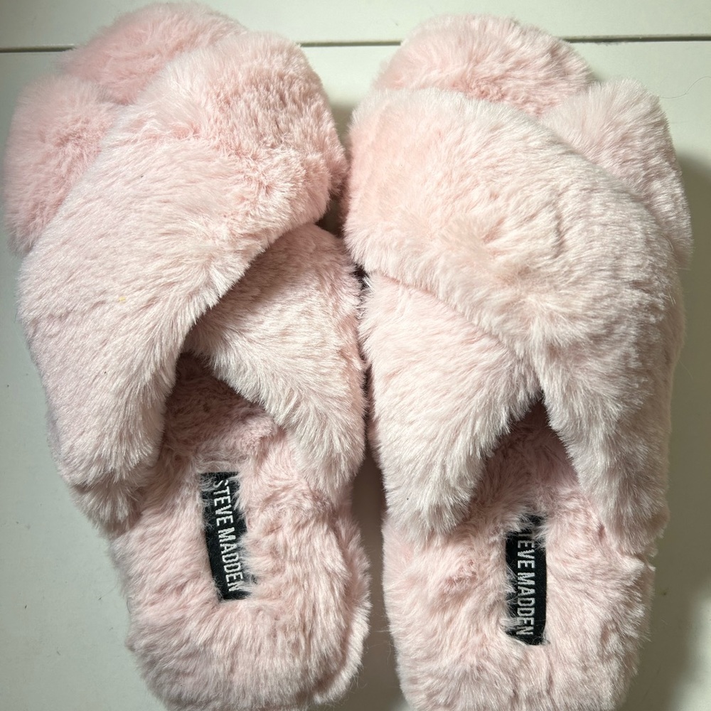 DONATING SOON - MAKE OFFERS! 
Steve Madden Slippers